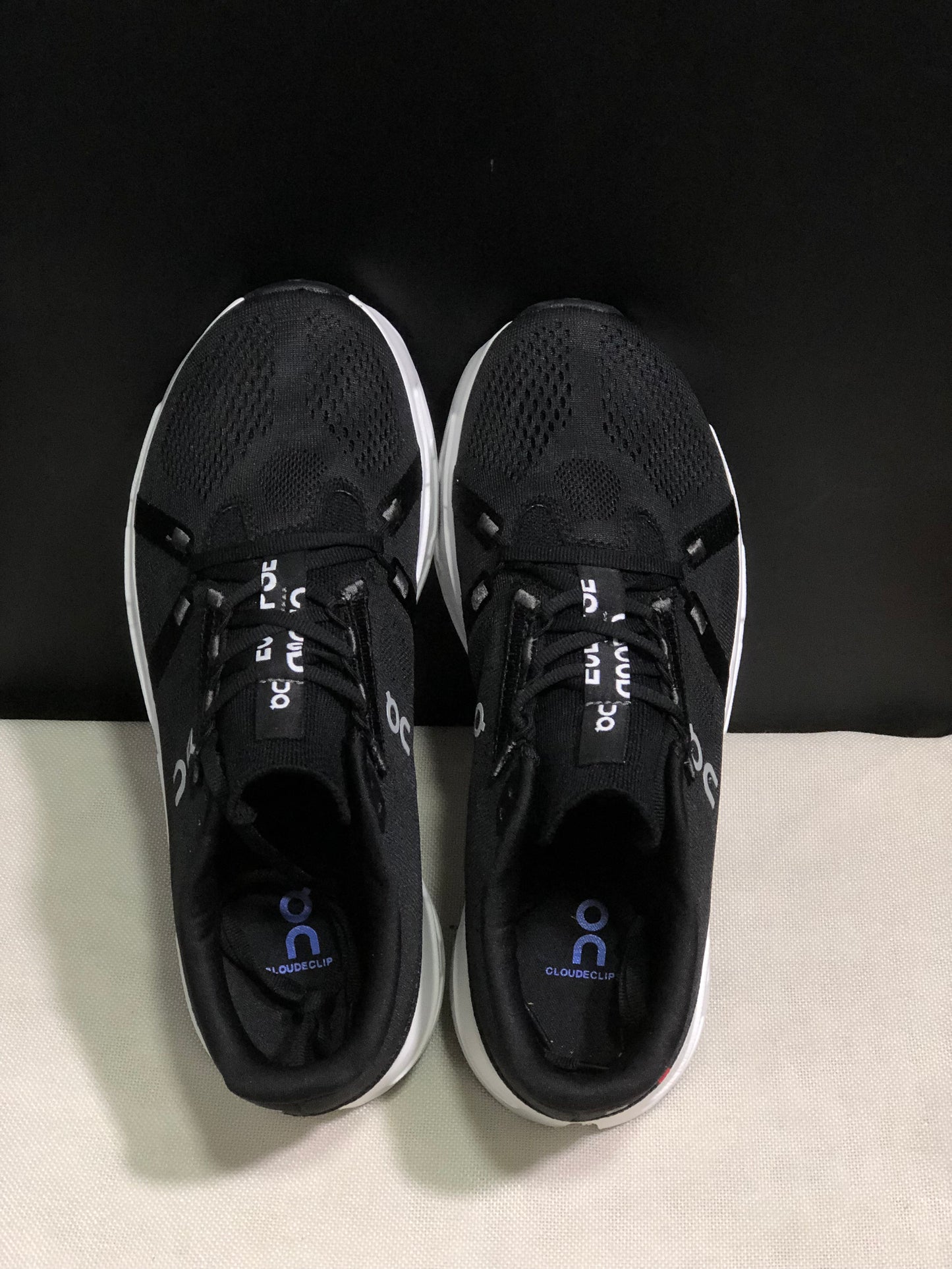 On Running Cloudeclipse Soft And Comfortable Running Shoes Black/White