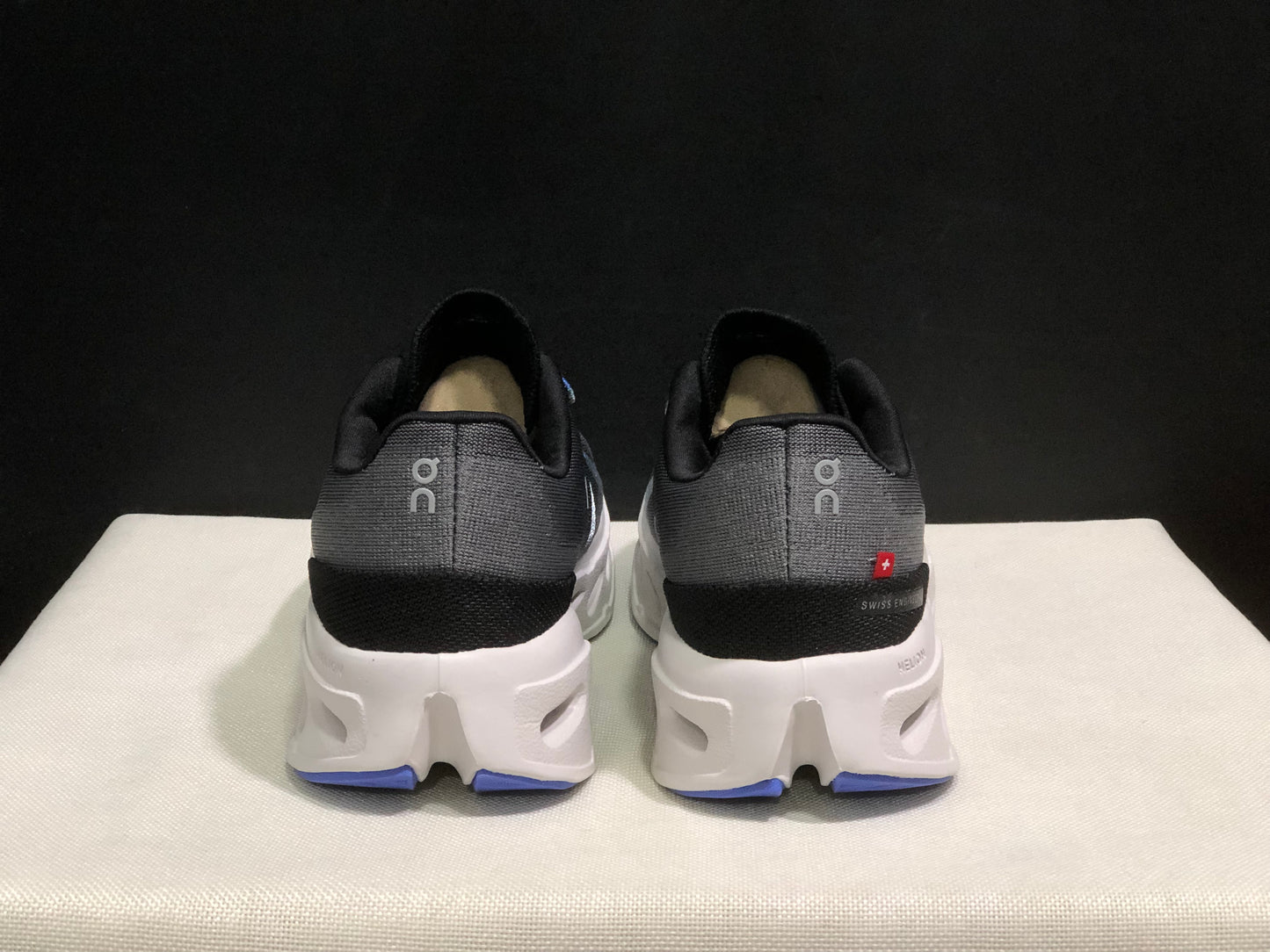 On Running Cloudeclipse Soft And Comfortable Running Shoes Frost/Dark Grey