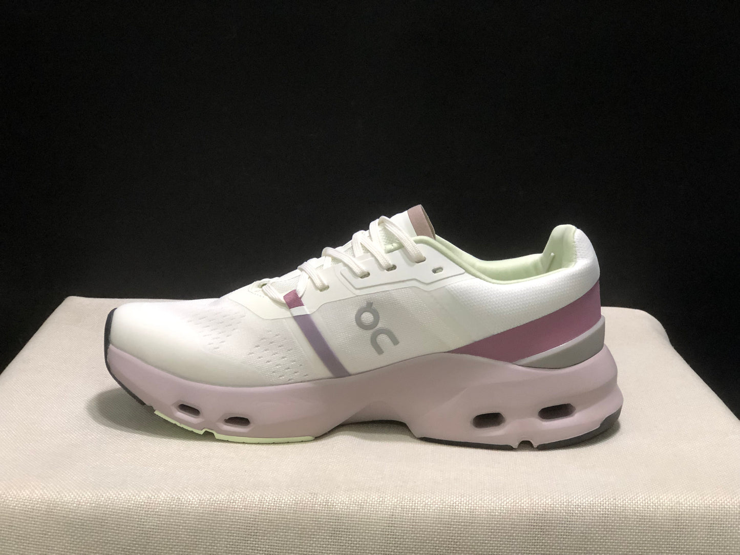 On Running Cloudpulse Comfortable Running Shoes Ivory/Fade