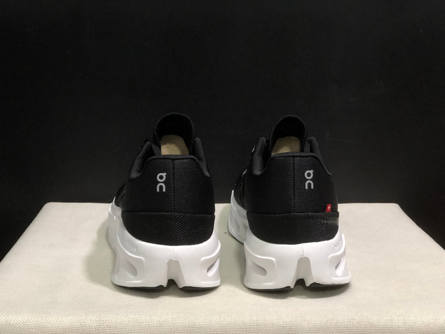 On Running Cloudeclipse Soft And Comfortable Running Shoes Black/White
