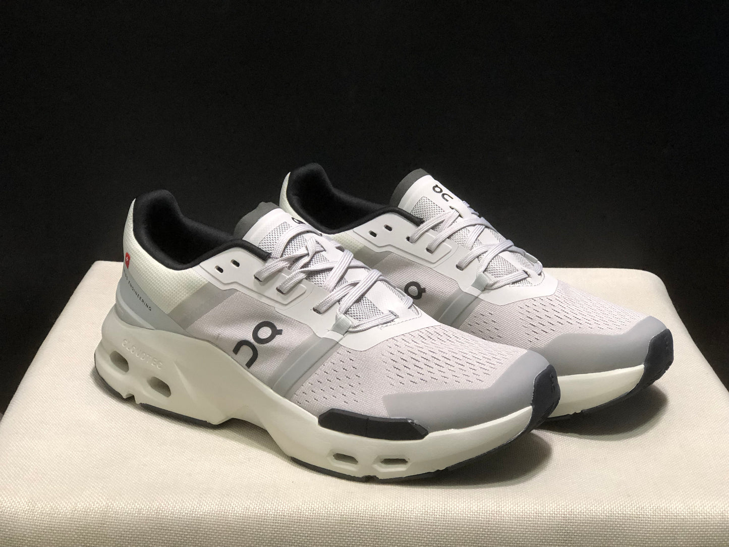 On Running Cloudpulse Comfortable Running Shoes Light Grey