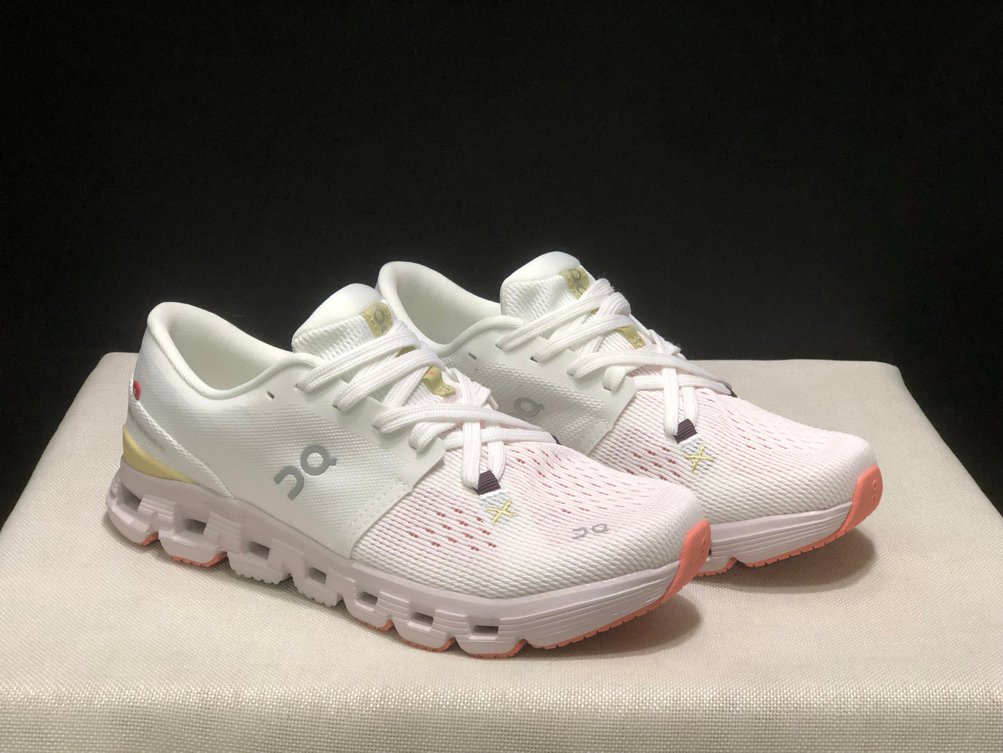 On Running Cloud X4 Comfortable Running Shoes White/Milk Powder Color