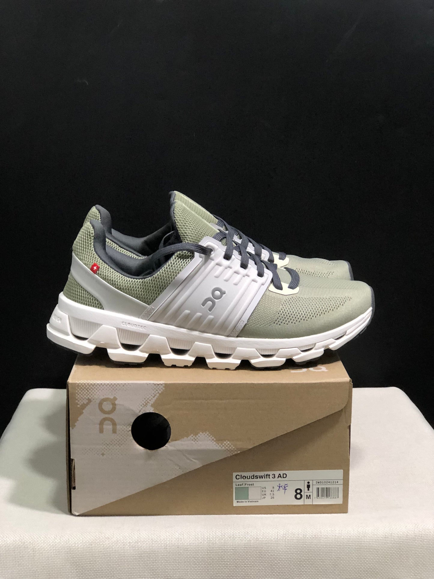 On Running Cloudswift 3 Trendy And Comfortable Running Shoes Leaf/Frost
