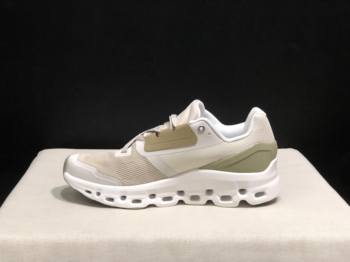 On Running Cloudstratus Breathable Support Running Shoes Khaki