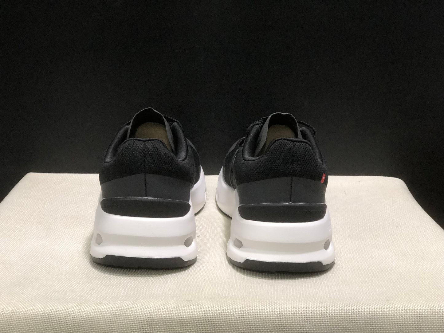 On Running Cloudpulse Comfortable Running Shoes Black/White