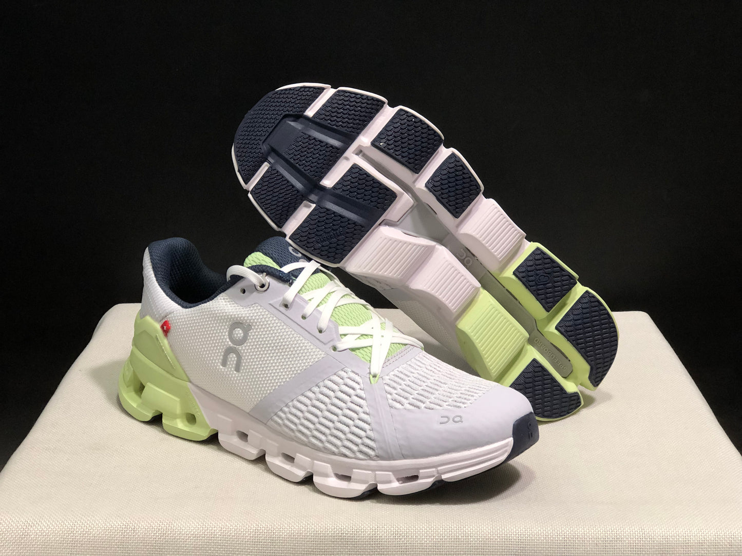 On Running Cloudflyer Shock-Absorbing Running Shoes Grayish-White/Light Green