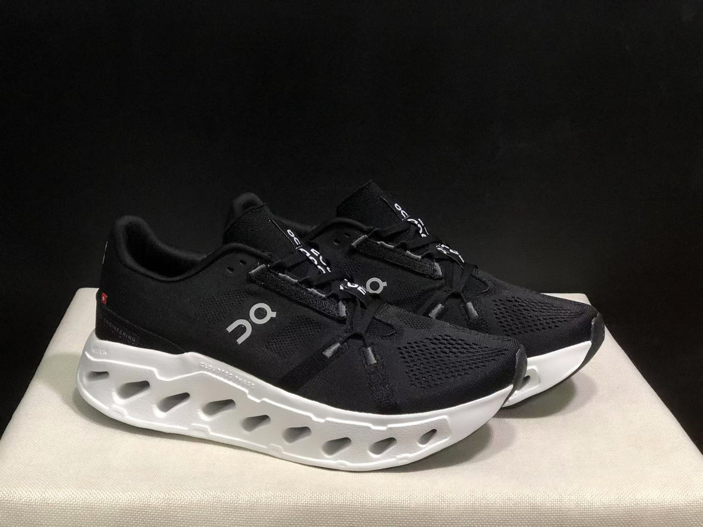 On Running Cloudeclipse Soft And Comfortable Running Shoes Black/White