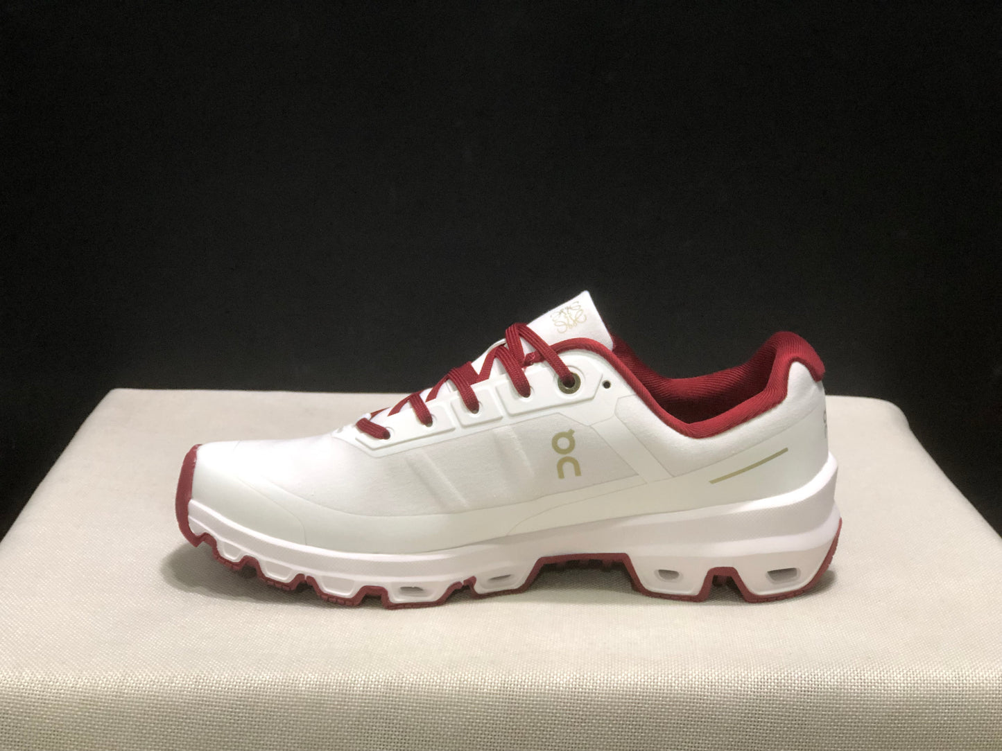 LOEWE x On Running Cloudventure 2.0 White/Red Running Shoes Co-Signed Edition