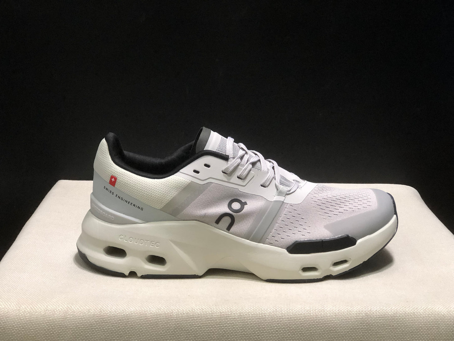 On Running Cloudpulse Comfortable Running Shoes Light Grey