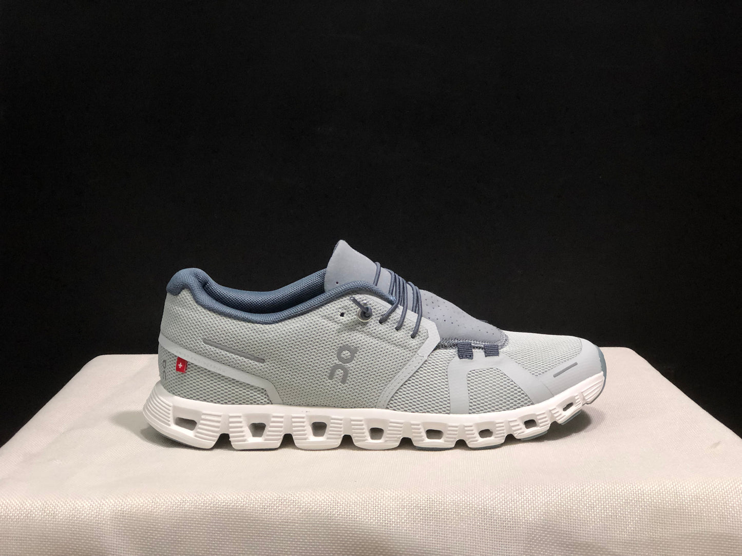 On Running Cloud 5 Lightweight Running Shoes Clacial Ash