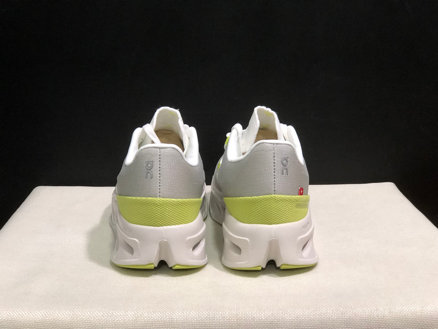 On Running Cloudeclipse Soft And Comfortable Running Shoes White/Sand