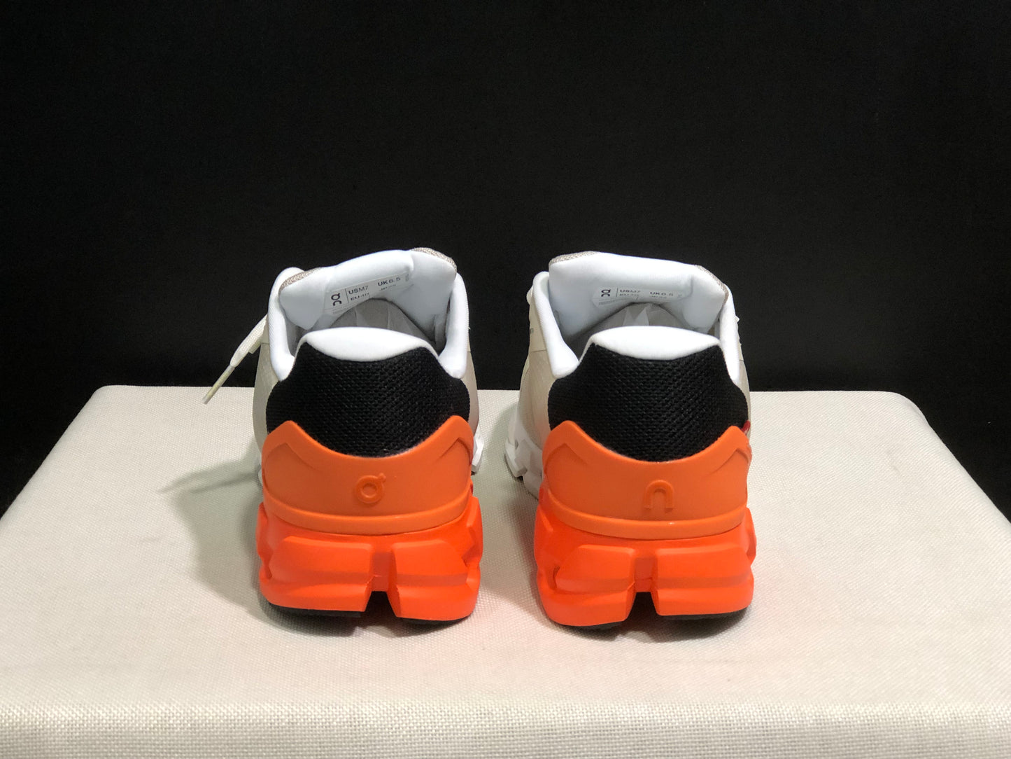 On Running Cloudflow 4 Shock-Absorbing And Wear-Resistant Running Shoes Sand/Flame