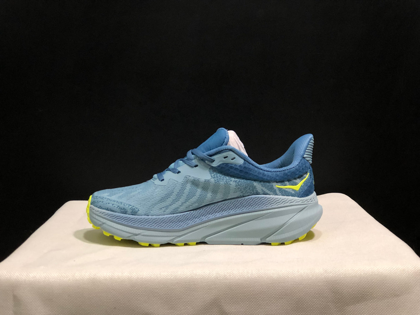 Hoka One One Challenger 7 Shock-absorbing Breathable Running Shoes Sneakers Light Blue