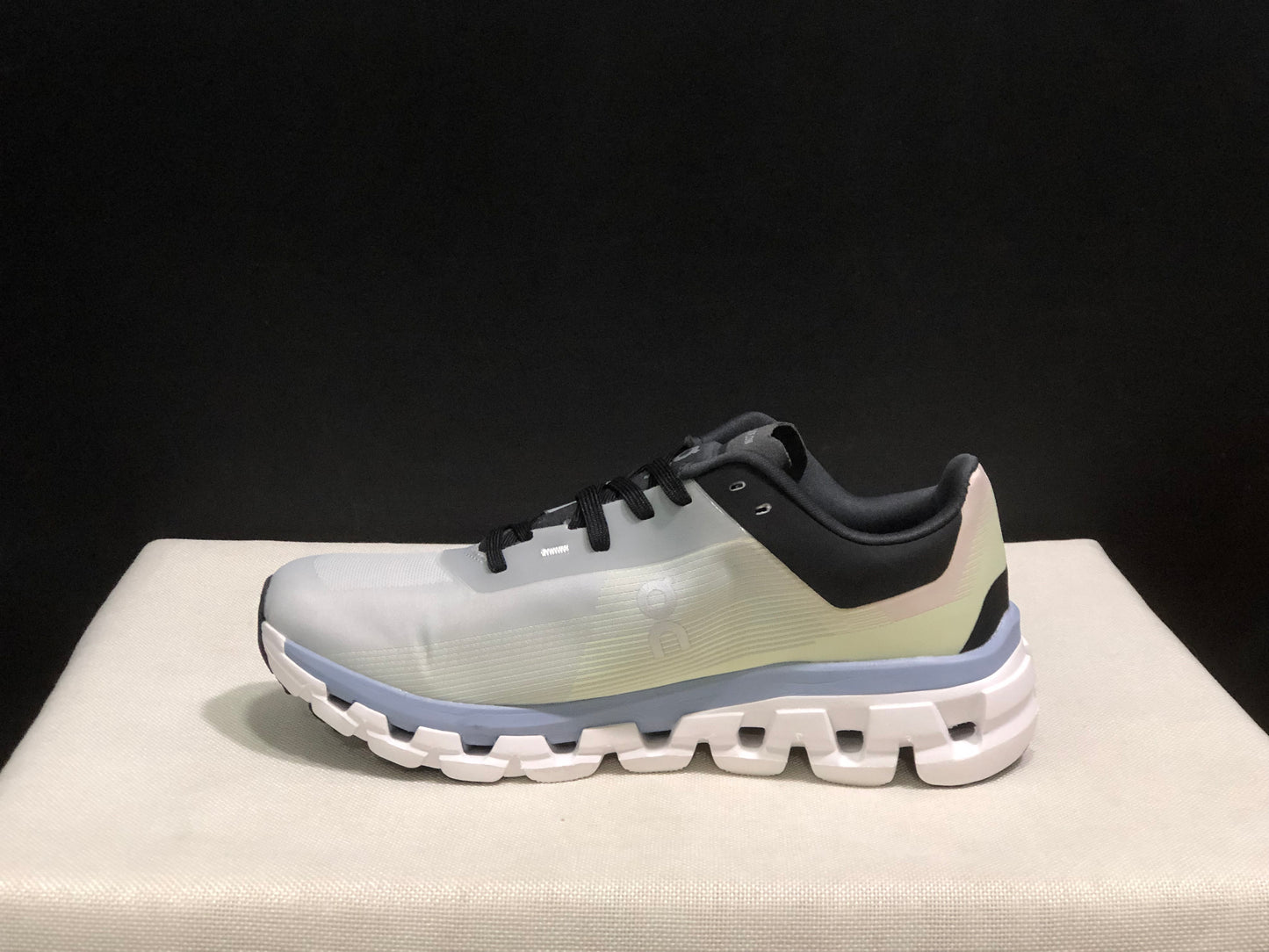 On Running Cloudflow 4 Shock-Absorbing And Wear-Resistant Running Shoes Fade/Wisteria