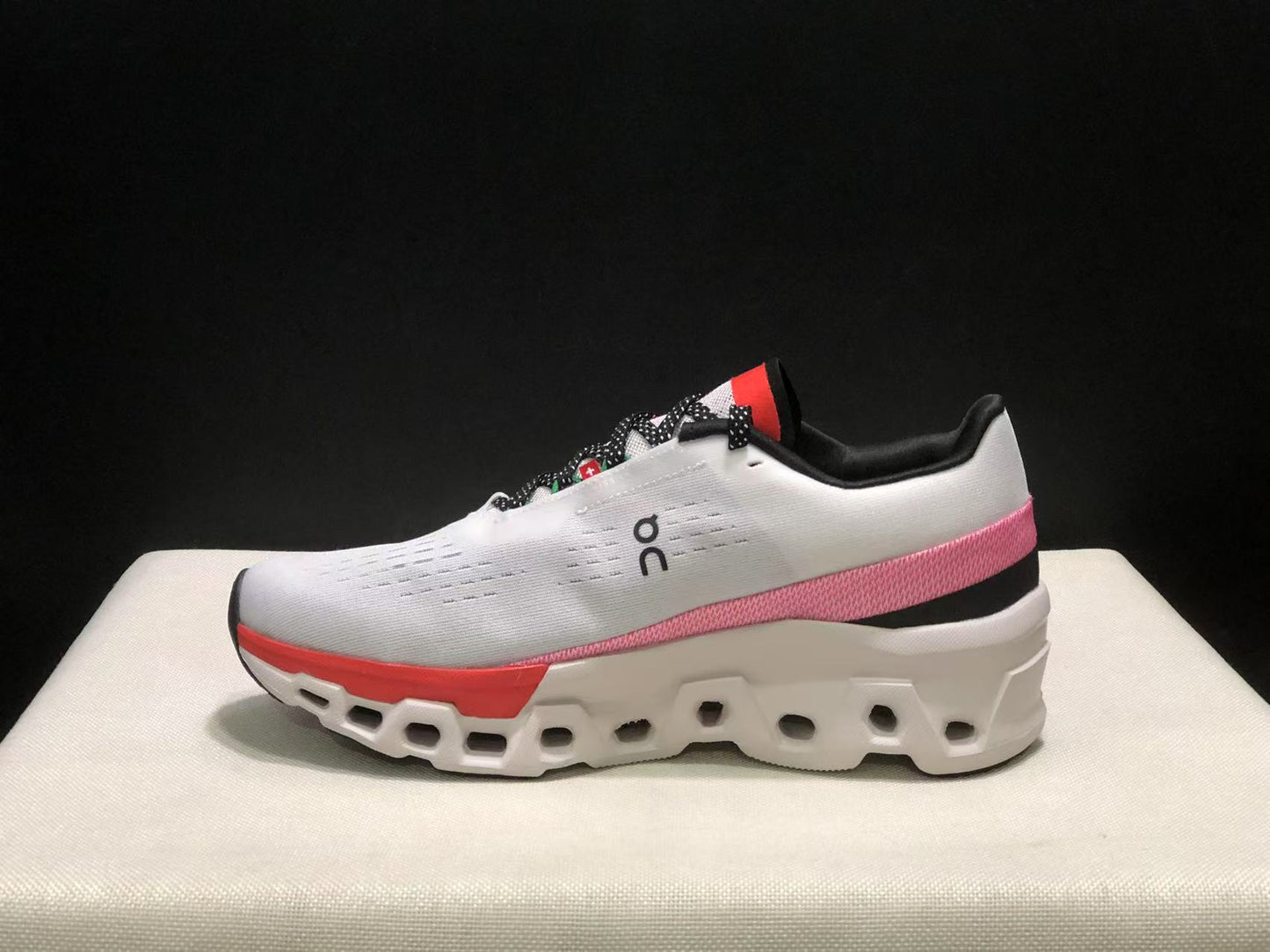 On Running Cloudmonster 2 Shock-Absorbing And Breathable Running Shoes Grayish-White/Rose