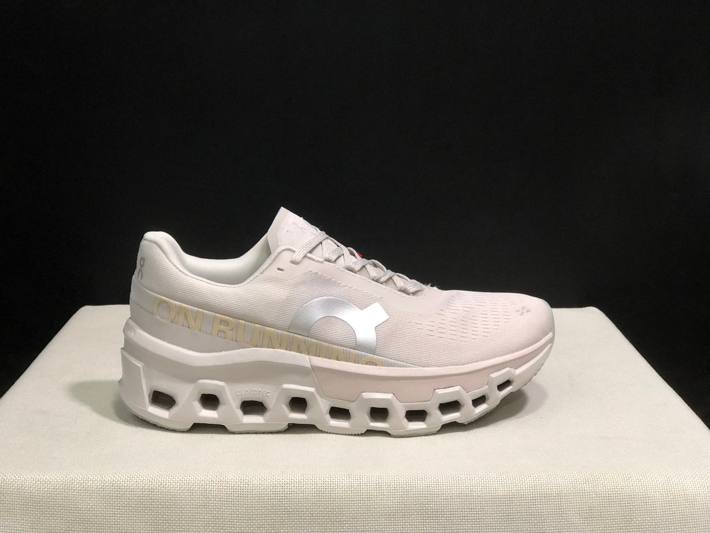 On Running Cloudmonster 2 Shock-Absorbing And Breathable Running Shoes Light Beige