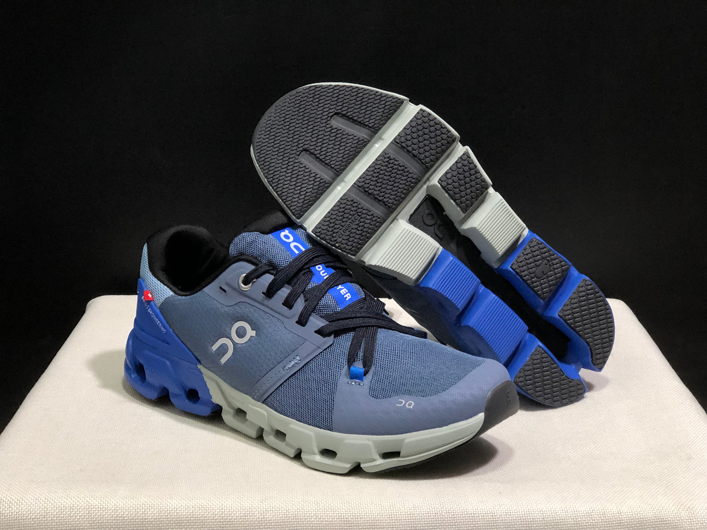 On Running Cloudflow 4 Shock-Absorbing And Wear-Resistant Running Shoes Metal/Lapis