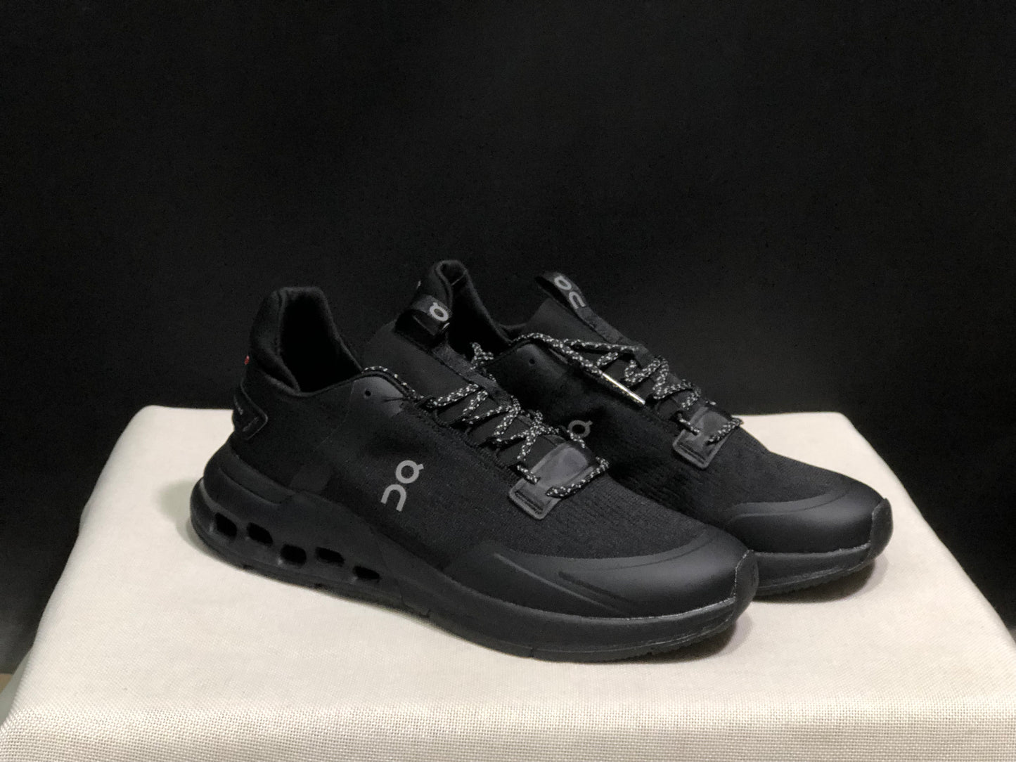 On Running Cloudnova Flux Comfortable Running Shoes All Black