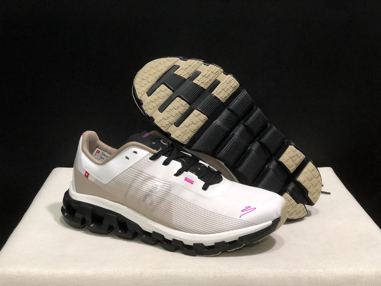 On Running Cloudflow 4 Shock-Absorbing And Wear-Resistant Running Shoes Khaki/White