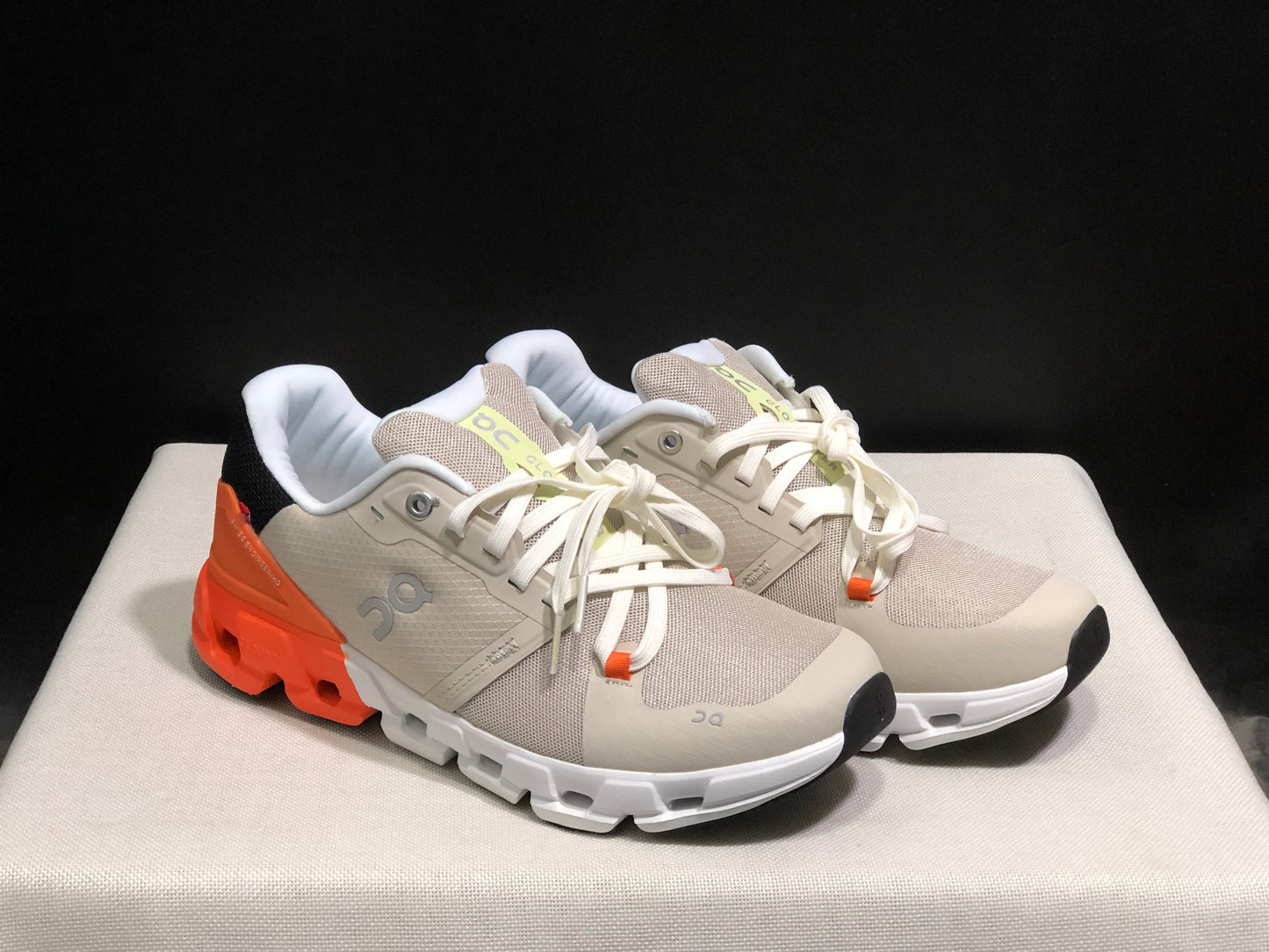 On Running Cloudflow 4 Shock-Absorbing And Wear-Resistant Running Shoes Sand/Flame