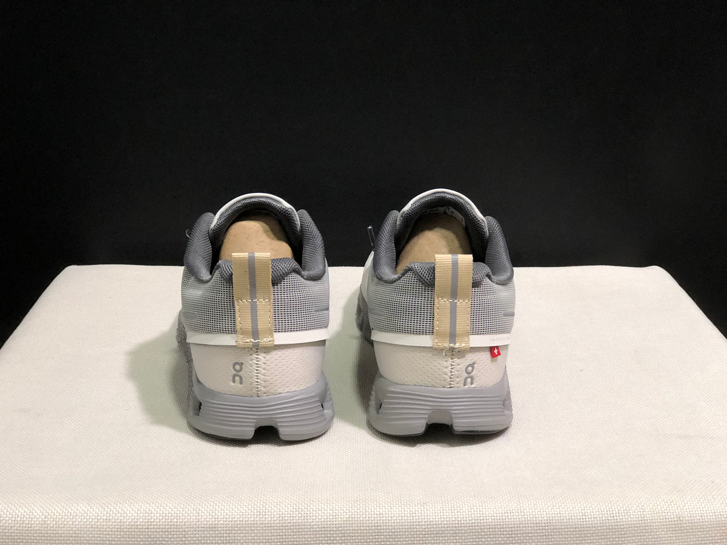On Running Cloud 5 Lightweight Running Shoes Ivory White/Light Grey