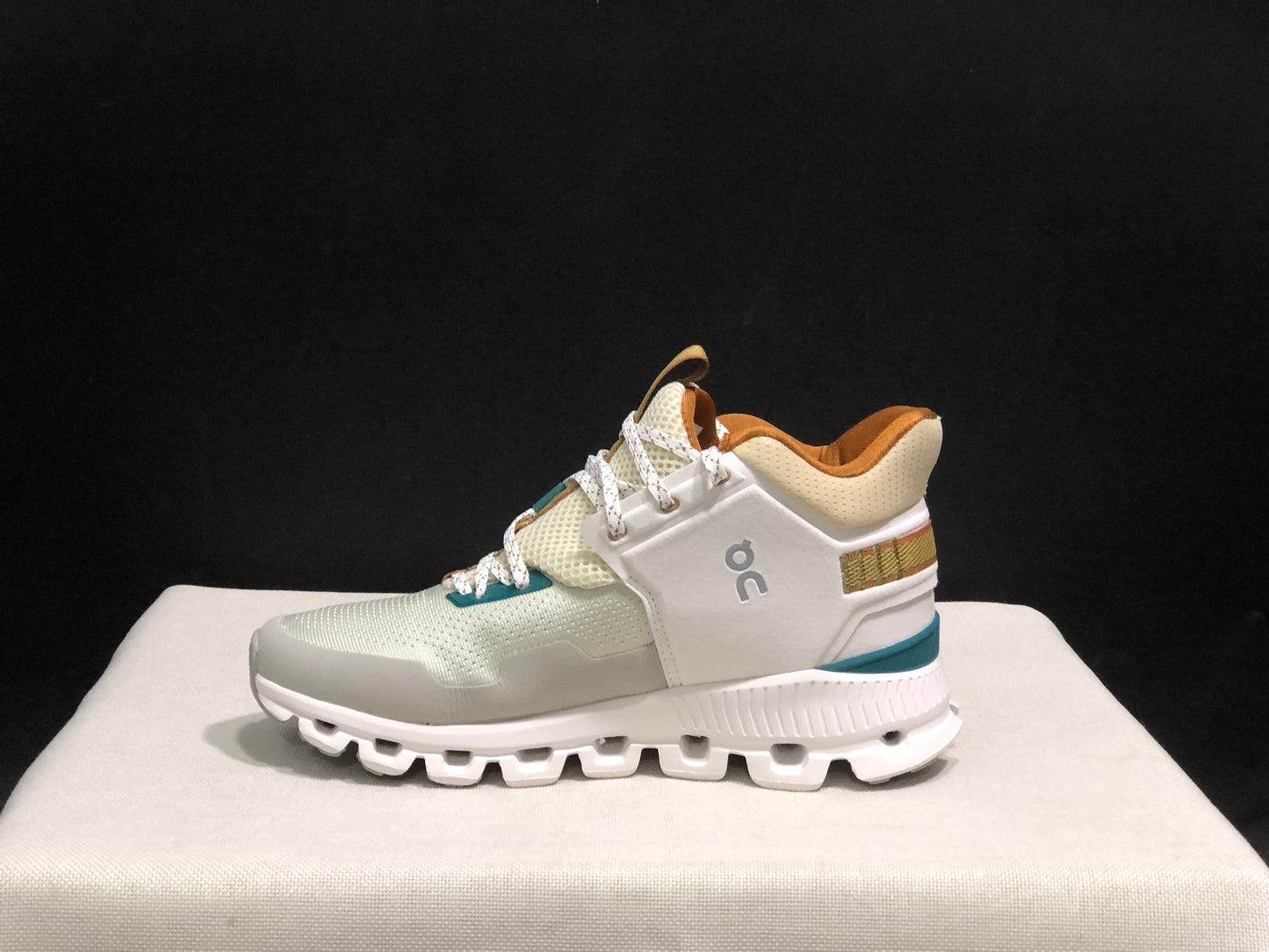 On Running Cloud Hi Edge Outdoor Training Running Shoes Light Grey/Light Brown