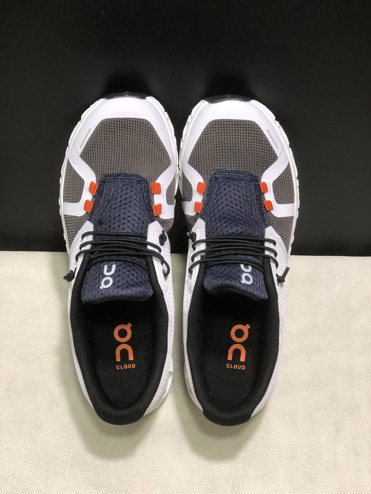 On Running Cloud 5 Lightweight Running Shoes Mist White/Dark Grey