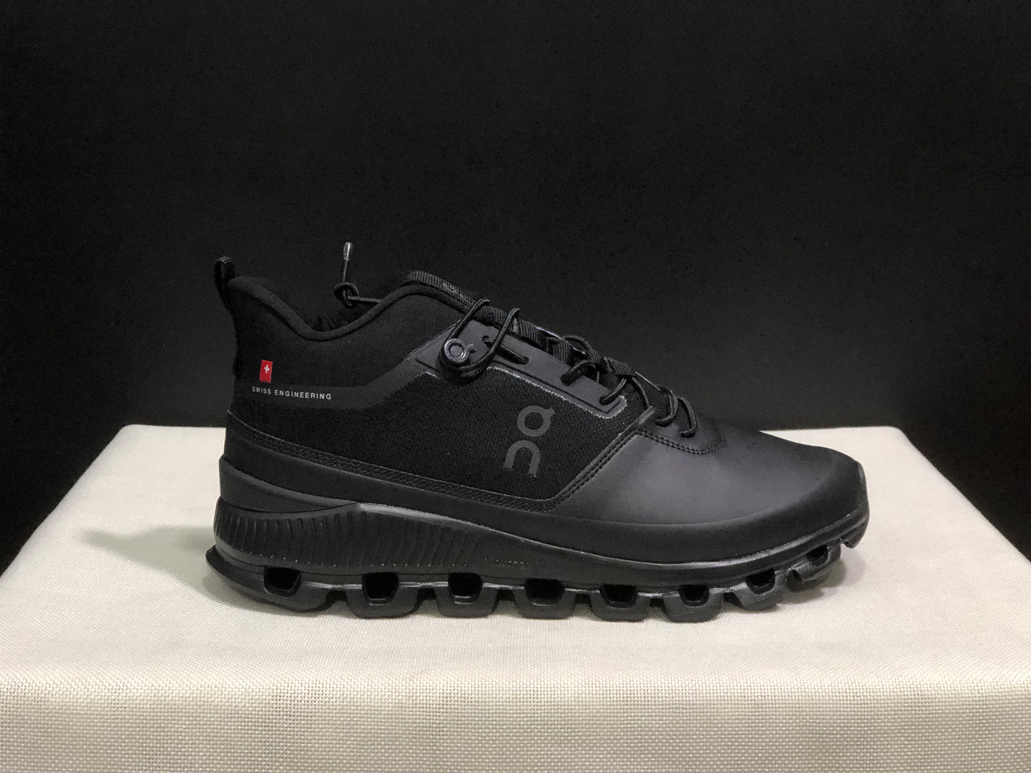 On Running Cloud Hi Edge All Black Outdoor Training Running Shoes