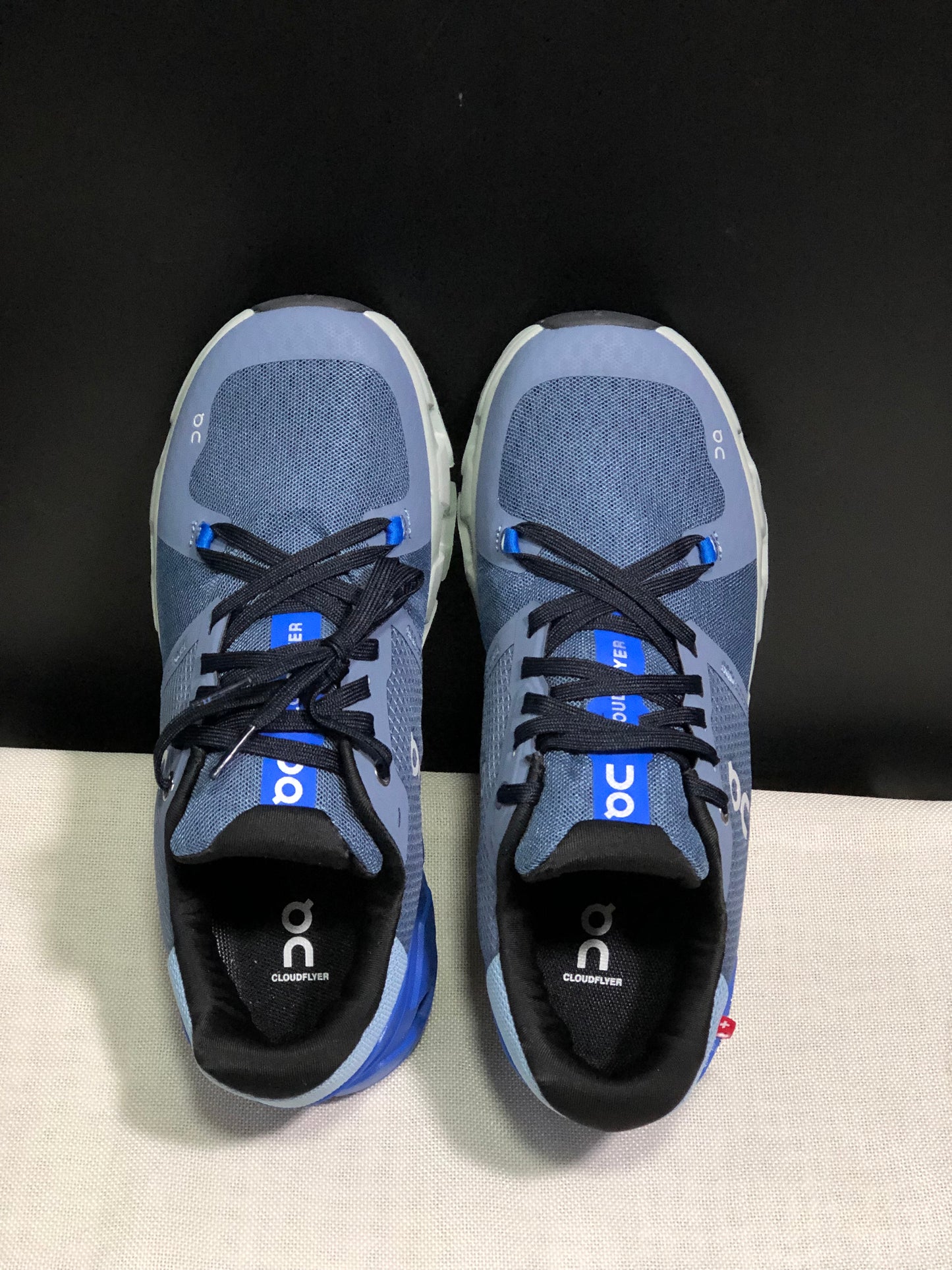 On Running Cloudflow 4 Shock-Absorbing And Wear-Resistant Running Shoes Metal/Lapis
