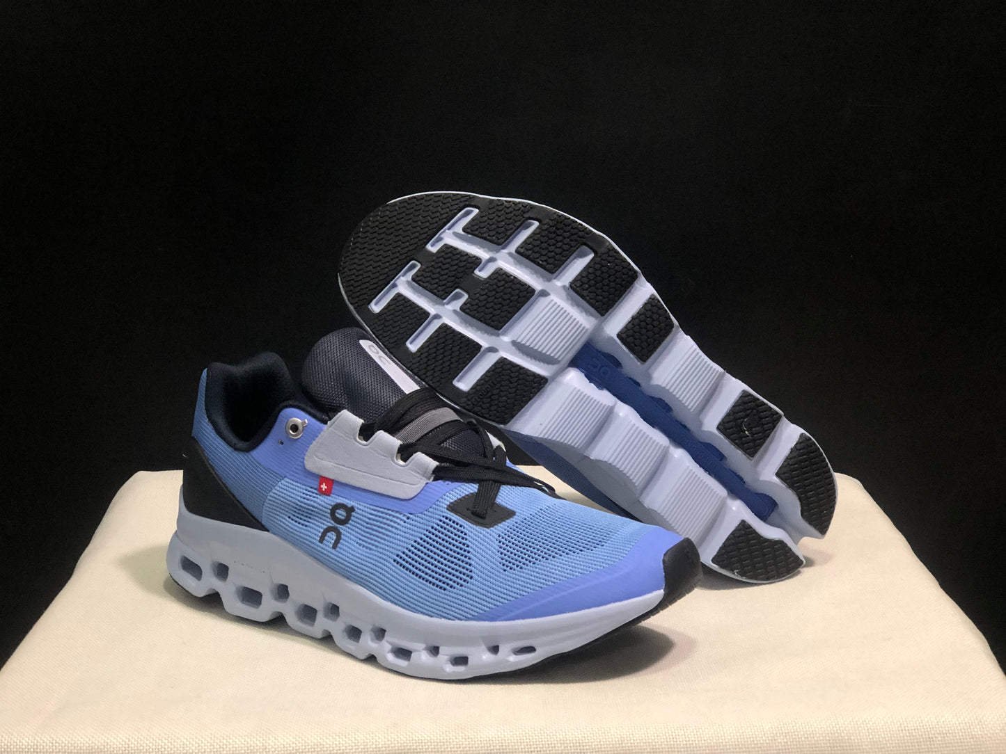 On Running Cloudstratus Breathable Support Blue Running Shoes