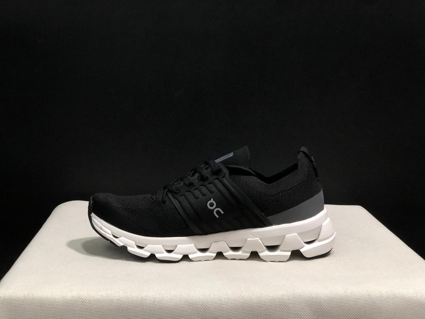 On Running Cloudswift 3 Trendy And Comfortable Black Running Shoes