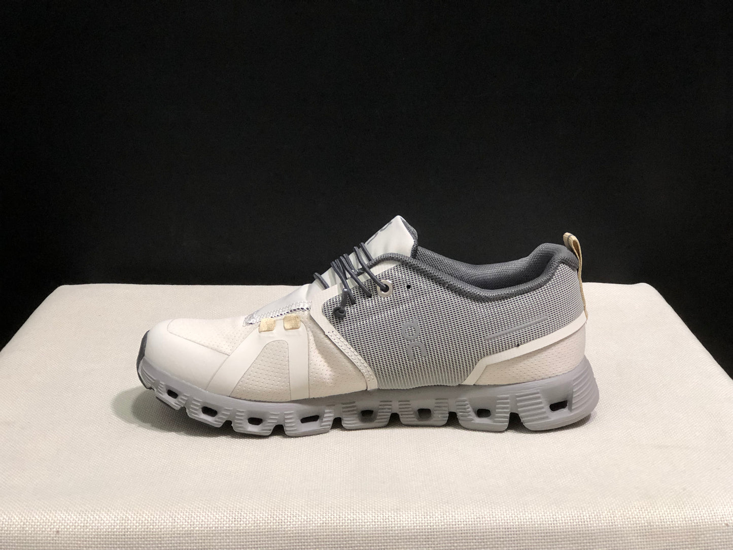 On Running Cloud 5 Lightweight Running Shoes Ivory White/Light Grey