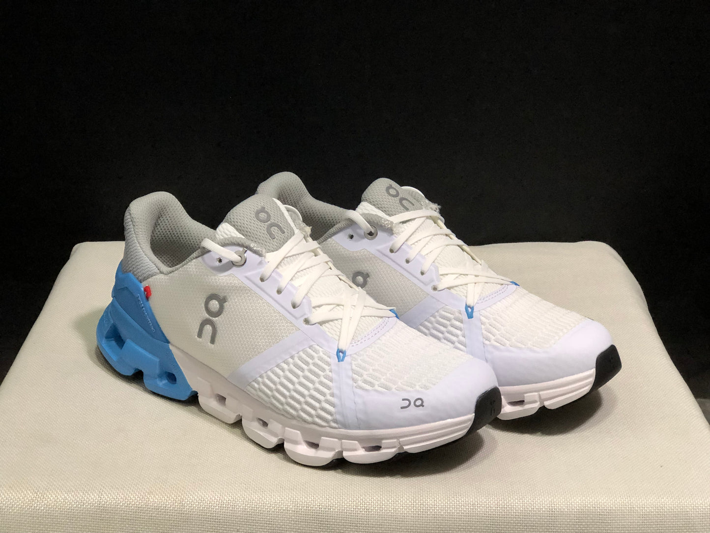 On Running Cloudflyer Shock-Absorbing Running Shoes White/Light Grey/Blue