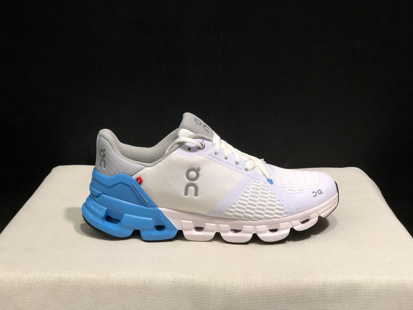On Running Cloudflyer Shock-Absorbing Running Shoes White/Light Grey/Blue