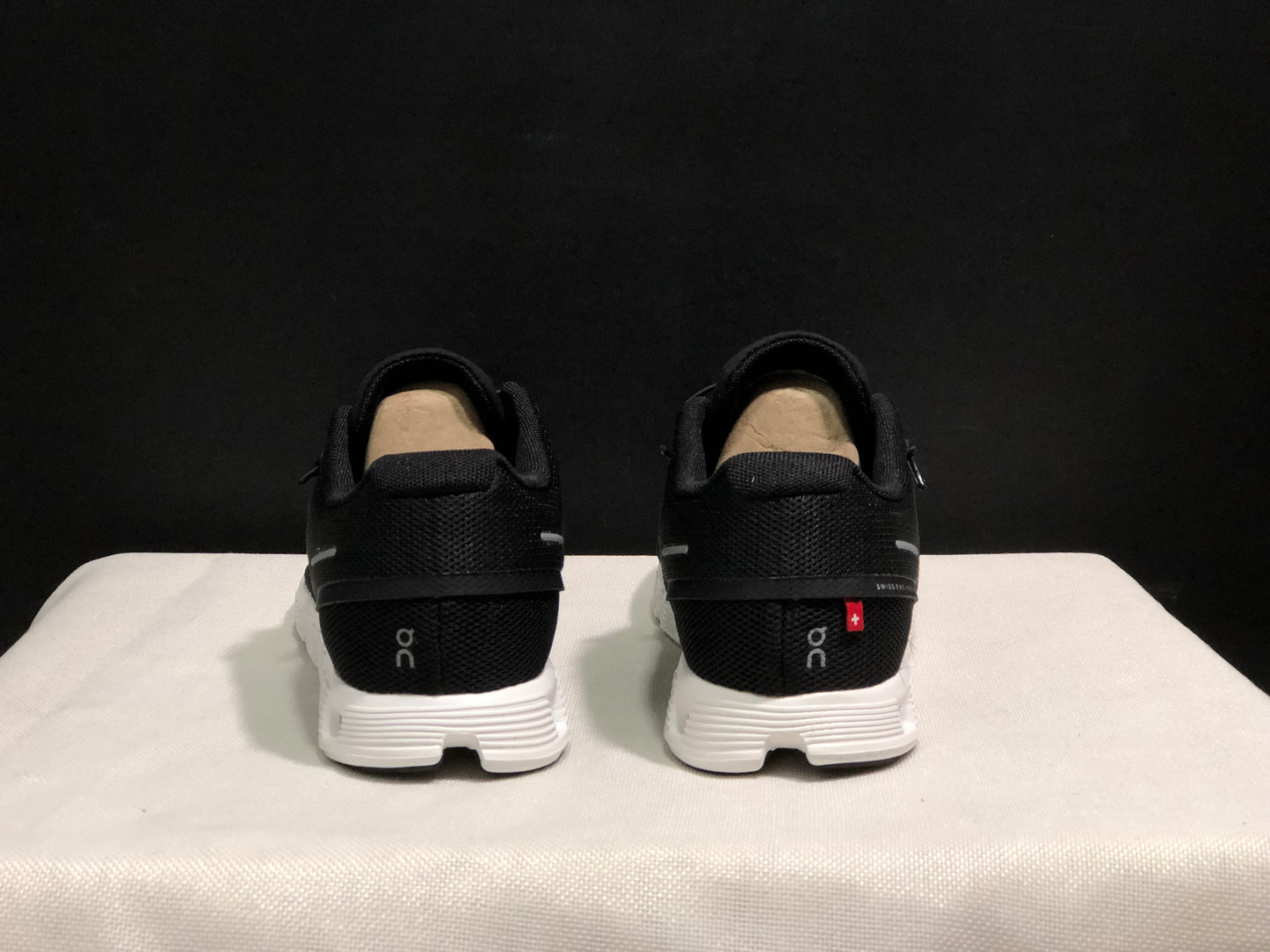 On Running Cloud 5 Lightweight Running Shoes Black/White