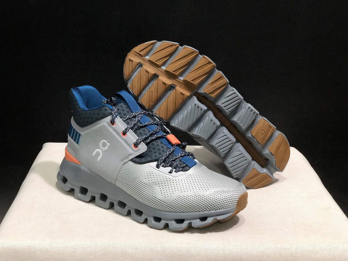 On Running Cloud Hi Edge Outdoor Training Running Shoes Silver Gray