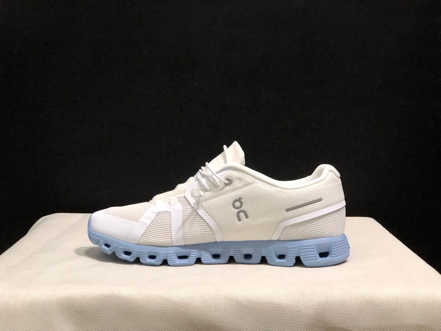 On Running Cloud 5 Lightweight Running Shoes Magnolia Alba