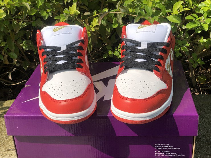 Nike SB Low Dunk Supreme Red White Sneakers Nike Joint Edition