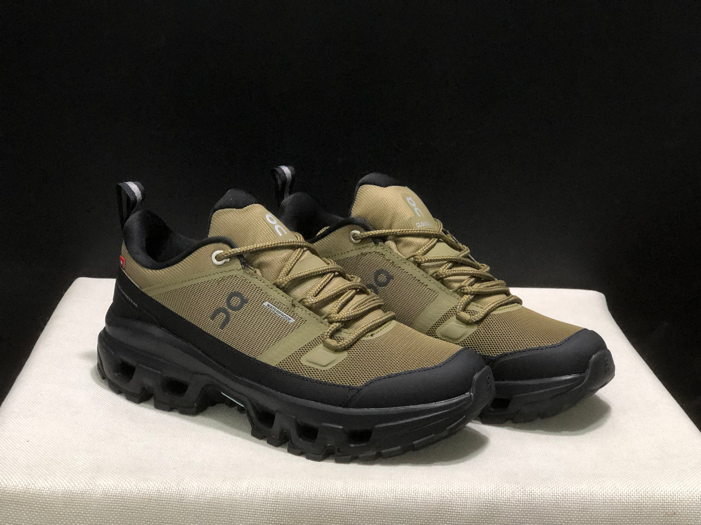 On Running Cloudrock Low WP Hiking Outdoor Shoes Hunter/Black