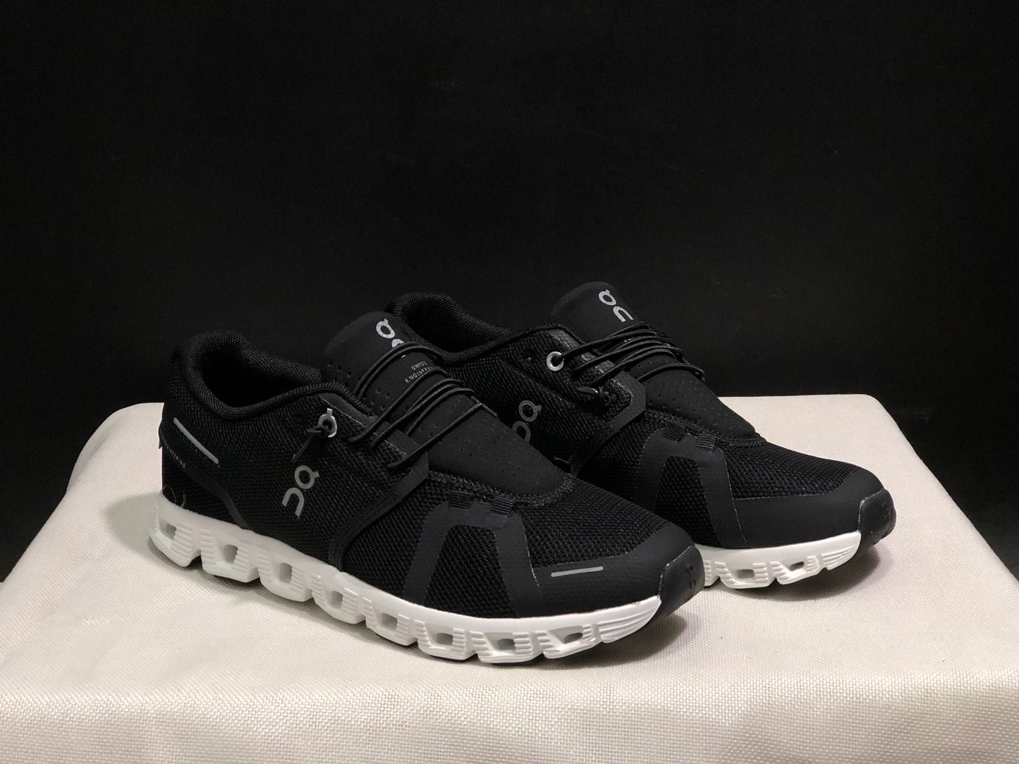 On Running Cloud 5 Lightweight Running Shoes Black/White