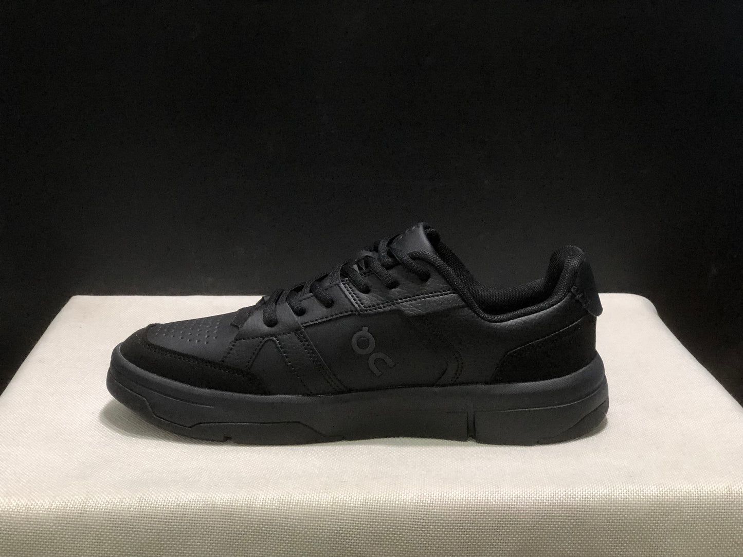 On Running The Roger Clubhouse Casual Sneakers All Black