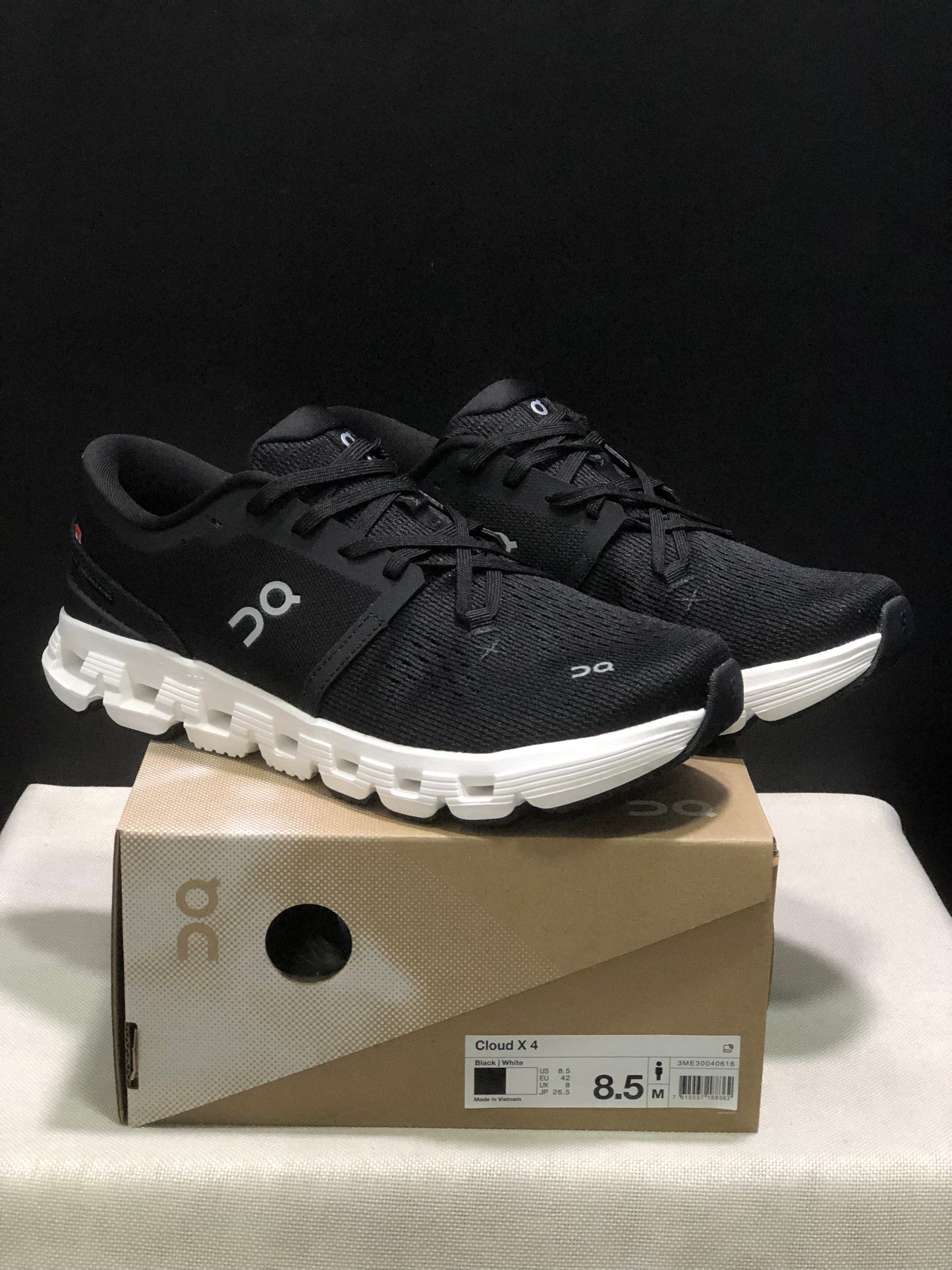 On Running Cloud X4 Comfortable Running Shoes Black/White