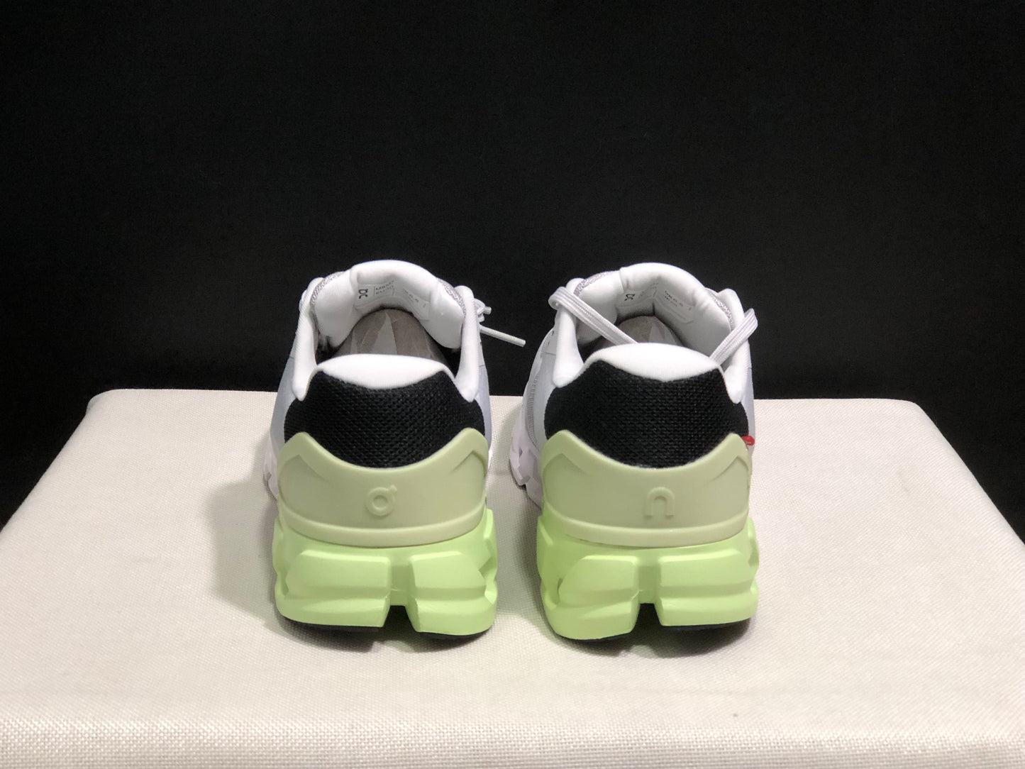 On Running Cloudflow 4 Shock-Absorbing And Wear-Resistant Running Shoes Glacler/Meadow