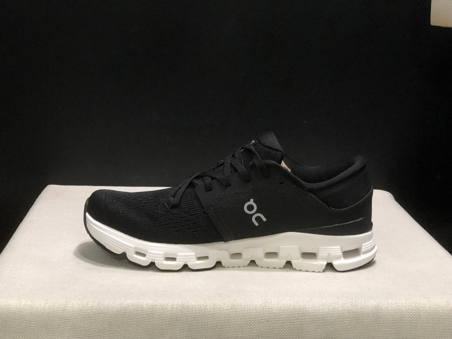 On Running Cloud X4 Comfortable Running Shoes Black/White