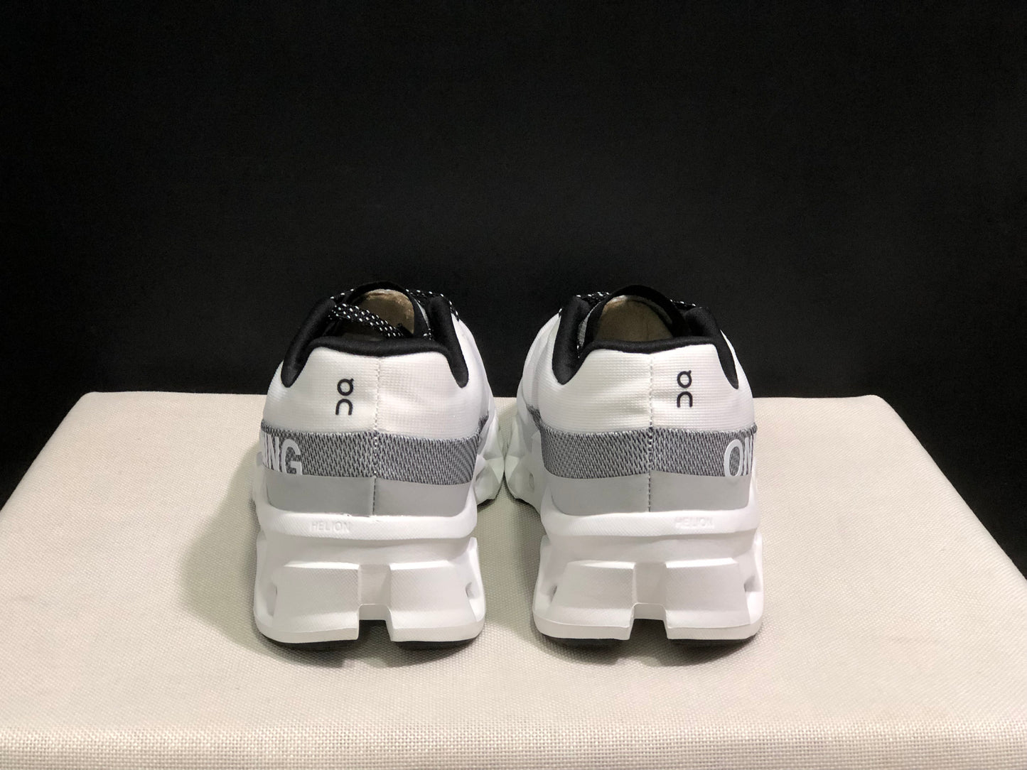 On Running Cloudmonster 2 Shock-Absorbing And Breathable Running Shoes White/Silver