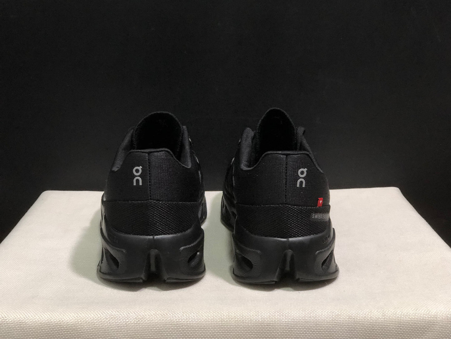 On Running Cloudeclipse Soft And Comfortable Running Shoes All Black
