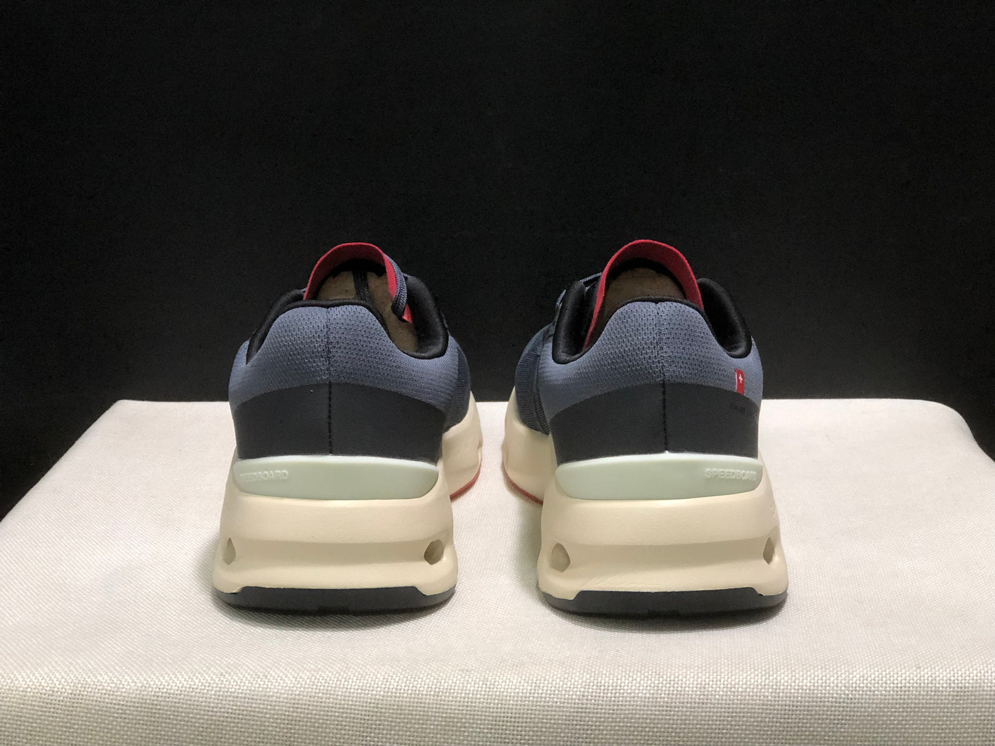On Running Cloudpulse Comfortable Running Shoes Dark Grey/Red