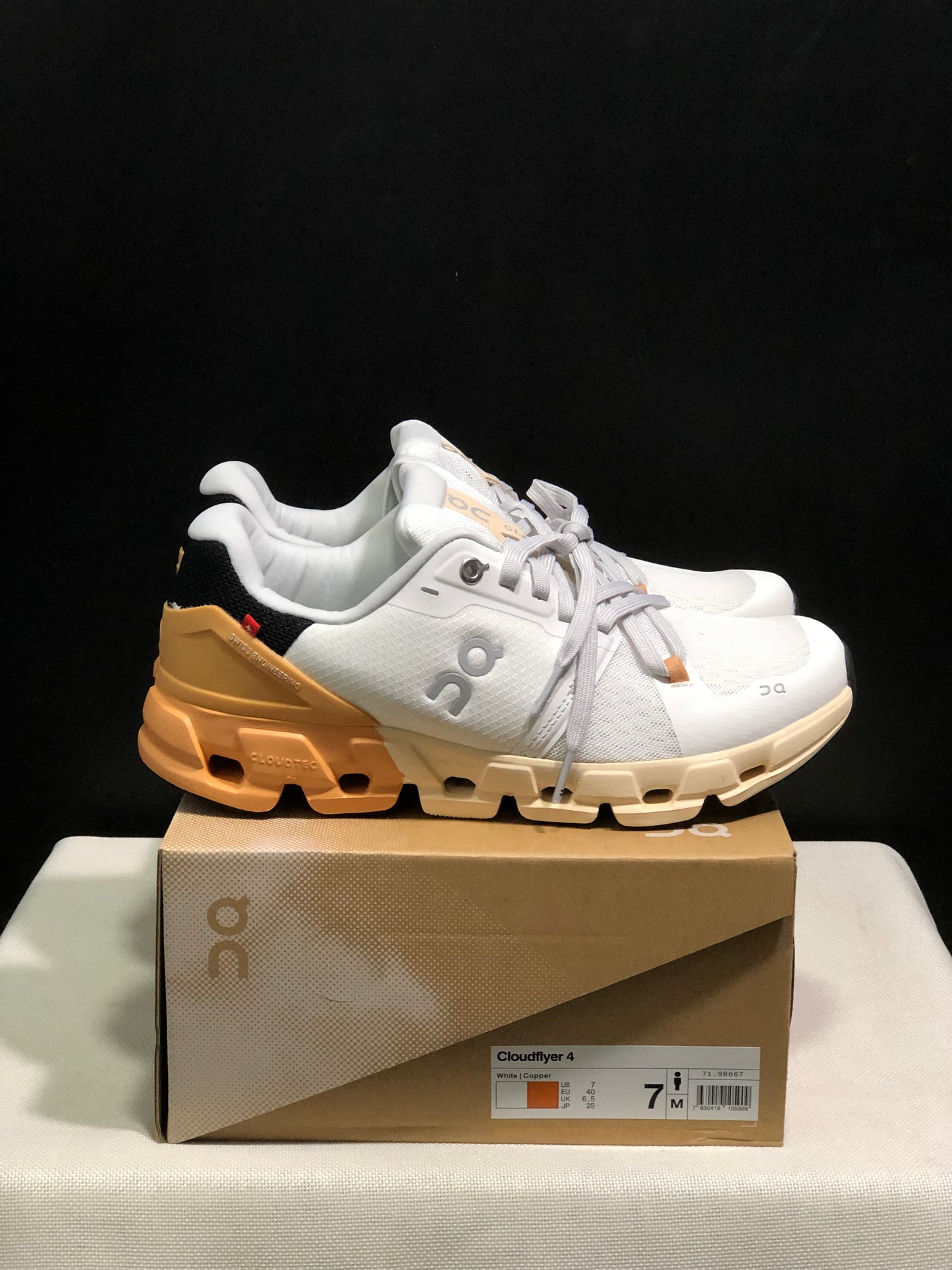 On Running Cloudflow 4 Shock-Absorbing And Wear-Resistant Running Shoes White/Copper