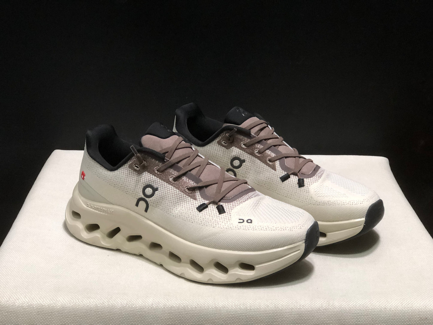 On Running Cloudtilt Durable Casual Life Shoes Ivory/Light Brown