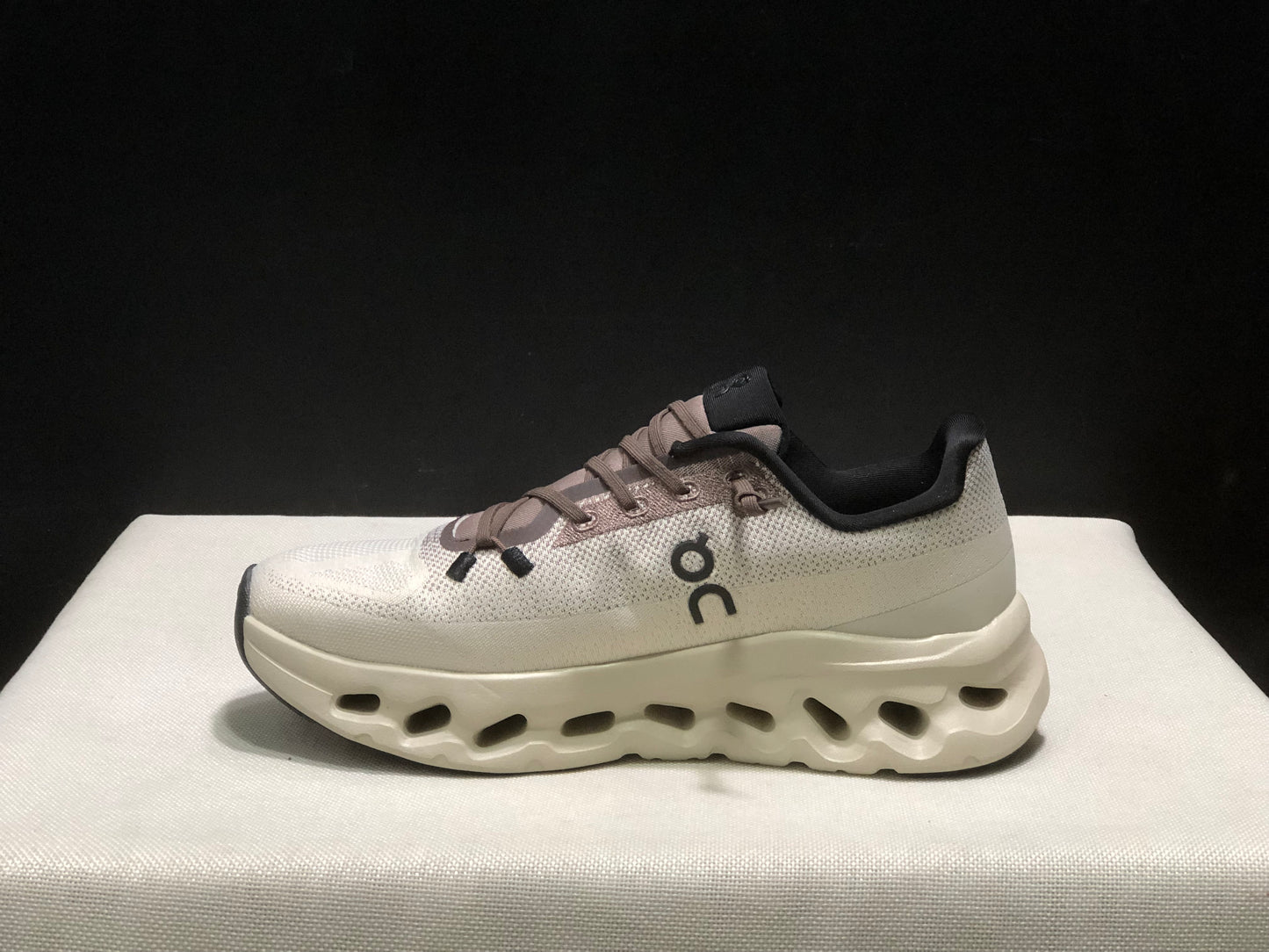 On Running Cloudtilt Durable Casual Life Shoes Ivory/Light Brown